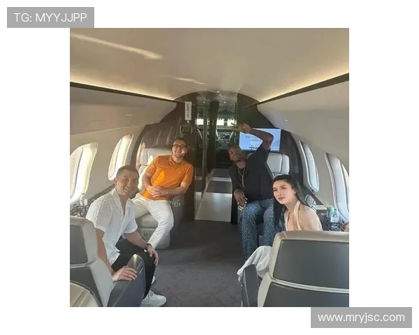 当红明星与足球巨星同框瞬间见证跨界友谊与热爱之美