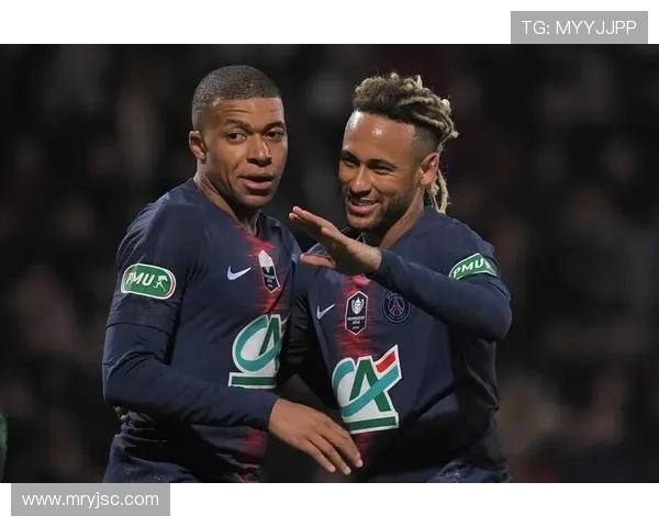 独特风格与魅力并存的足球明星们展现个性与才华的精彩瞬间